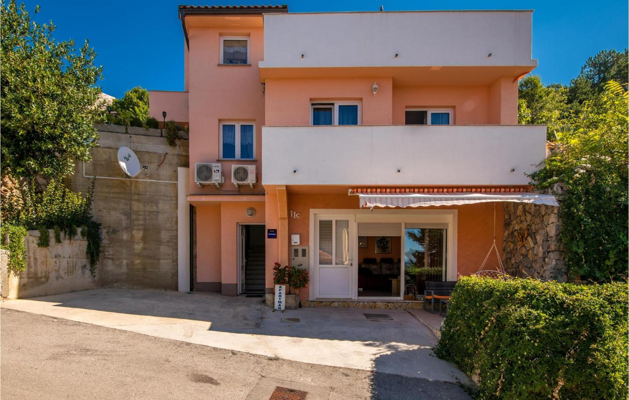 Nice Apartment In Stara Baska With Kitchen Eksteriør billede